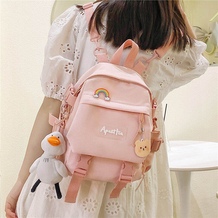 Mách bạn cách xỏ dây đeo balo mini 1 dây đơn giản