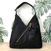 Kipling Olina Shoulder bag
Collection Paka  กระเป๋าถือหรือสะพาย 
วัสดุ Polyester100%
