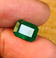 พลอยมรกตธรรมชาติ 2.3cts 9x7mm 2.3cts natural emerald  gemstone 9x7mm