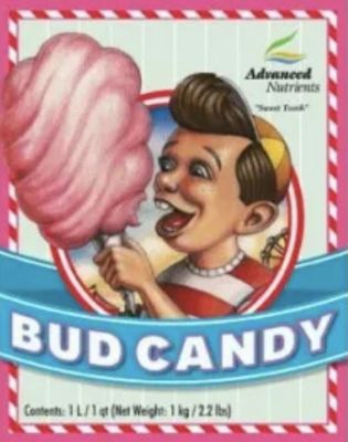 Bud Candy ปุ๋ย Advanced Nutrients Bud Candy ปุ๋ยเพิ่มความหวาน และกลิ่นหอมให้ดอกและผลไม้ ด้วยคาร์โบไฮเดรตชนิดพิเศษที่สกัดมาจาก อ้อยสด มอลต์ และแครนเบอร์รี่ ช่วยเพิ่มน้ำมันในดอก เพิ่มความหอม อะโรมาติกให้ดอก เพิ่มรสชาติ และเพิ่มสีสันให้กับดอกไม้