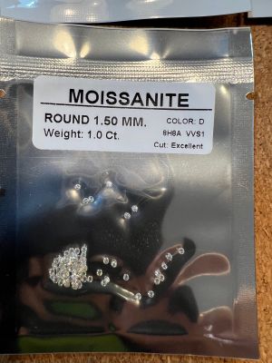 GRA Moissanite Round 1.50 mm 1.00 carats  Gra เพชร โมซาไนท์ MOISSANITE DIAMOND (1.50 MM) มิล 68 Pieces( 68 เม็ด) Lab grown Moissanite MADE IN AMERICA