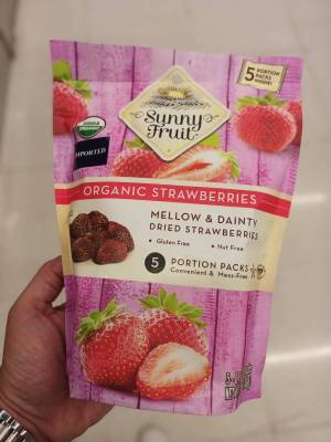 Sunny Gruit Dried Strawberry 100g.สตรอเบอร์รี่อบแห้ง100กรัม