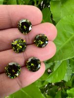 เพชร CZ cubic zirconia OLIVE GREEN  11.00  mm-2pcs   (เพชร CZ)พลอย เพชรรัสเซีย  สี มะกอก เป็น รูปร่างกลม 11.00 มม ( 2 เม็ด)  BRILLIANT ROUND CUT