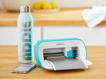  Cricut Joy Machine - A Compact, Portable DIY Smart for Creating  Customized Labels, Cards & Crafts, Works with Iron-on, Vinyl, Paper  Materials, Bluetooth-Enabled (iOS/Android/Windows)