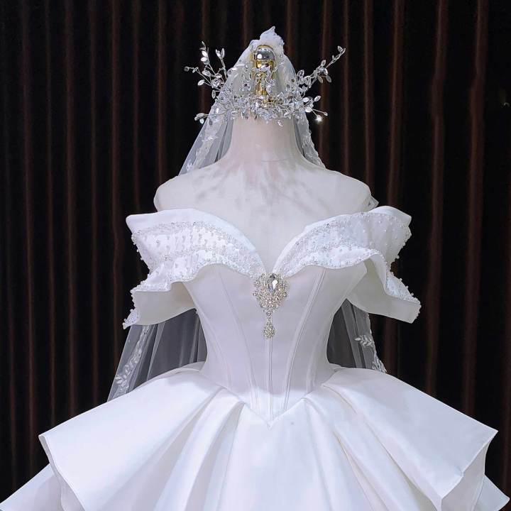 Váy cưới tay dài ren lưới đính kết ở cổ và ngực kết hợp vải lụa xòe lớn  PDPLL13  MOT Bridal  For Love For Life