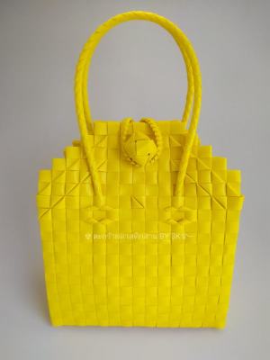 ตะกร้าสานเส้นพลาสติก 👜 กระเป๋าสาน กระเป๋าถือ ดีไซน์ทันสมัย โทนเหลืองสด ✨ yellow tone ของฝากของขวัญ🍁 น่ารัก ถือเกร๋ๆ ดูดีมีสไตส์