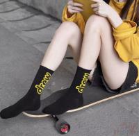 Drew House Logo Socks ถุงเท้าดรูวเฮาส์ ของหนุ่มจัสตีน ถุงเท้าทรงสูง ลายโลโก้ Drew ลายใหญ่ น่ารัก มี สี  ดำ  เหลือง