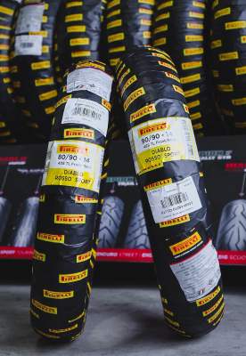 ยาง PIRELLI ROSSO SPORT ใส่ CLICK หรือ PCX ล้อ CLICK ตัวนี้คู่ละ 2,300฿