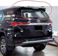 สปอยเลอร์หลังบนหลังคาร์ New Fortuner สีดำงานแท้ Toyota พร้อมไฟเบรกมาพร้อม ไม่ต้องไปทำสีติดตั้งได้เลย