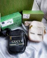 #พร้อมส่ง
กระเป๋า Gucci Print Messenger bag 
สะพายข้าง งานพร้อมกล่องเขียว หนัง pu อย่างดี ซิปปั้มมม งานสวย กุชชี่ก็คือปังตลอดดด แนวนี้ใช้ได้ทั้งหญิงชายด้วย ยิ่งฮิตตตตต ขายจ้าาาา

▪️ ขนาด 13x18 cm 

▪️ มี2สี  ขาว / ดำ