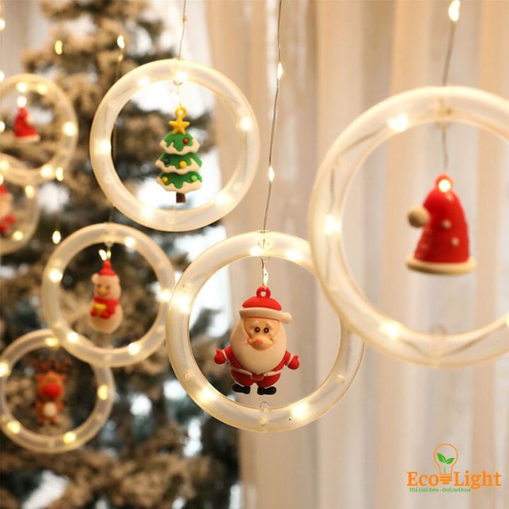 Đèn led thả mành vòng tròn Noel sẽ là một trong những phụ kiện trang trí không thể thiếu trong mùa lễ hội này. Với những luồng ánh sáng lung linh và đầy màu sắc, bạn có thể treo chúng xung quanh cửa sổ hoặc trang trí phòng khách để tạo cho ngôi nhà của bạn cảm giác ấm áp và rực rỡ hơn.