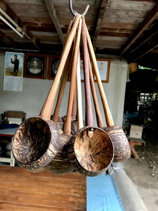 กระบวยตักน้ำ-ทำจากกะลามะพร้าว-งานฝีมือจากชาวบ้าน-ขายถูก
