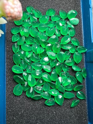 Synthetic Jade pear shape 8x6 mm 2 pieces(2 เม็ด) ยกเขียว พลอย สังเคราะห์ สี เขียวหยก พม่า SYNTHETIC JADE BURMA GREEN (2 เม็ด)