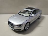 โมเดลรถเหล็ก Audi A8 สเกลประมาณ 1:32  ยาวประมาณ15cm (มีเสียงมีไฟ)