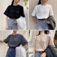 เสื้อยืด[พร้อมส่ง]เสื้อยืดสุดฮิต ผ้านิ่ม ใส่สบาย อักษรนูนดีเทลเก๋ใส่ได้ตลอดไม่เบื่อ