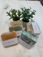 สบู่แฮนด์เมดจากน้ำมันธรรมชาติ กลิ่น Wood Sage (Natural Soap) ให้การอาบน้ำเป็นเรื่องสนุก ทำความสะอาดผิวพร้อมกับการบำรุง