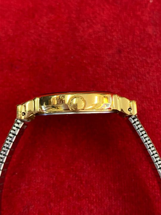 louis-feraud-quartz-ตัวเรือนทองชุบ-นาฬิกาผู้หญิง-มือสองของแท้