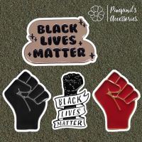 ʕ •ᴥ•ʔ ✿ พร้อมส่ง : เข็มกลัดเซ็ทกำปั้นสีแดงและดำ "BLACK LIVES MATTER" | Red &amp; Black Gesture Fist Enamel Brooch Pin Set.