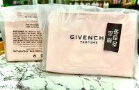 กระเป๋า Givenchy gift pouch สินค้าแท้ 100%   ราคา 250฿  พร้อมส่ง สินค้า มือ1 วัสดุเป็นหนังอย่างดี กระเป๋าของขวัญGIVENCHY ขนาดกว้าง 15ซมยาว 10 ซมฐาน 6 ซม สามารถนำไปใส่ได้ทั้งเครื่องสำอาง อุปกรณ์เครื่องเขียนหรือมอบเป็นของขวัญก้อน่ารัก??