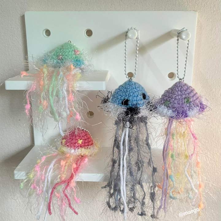 jellyfish-keychain-พวงกุญแจแมงกระพรุนไหมพรม