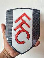 โลโก้ fulham เหล็กตัดเลเซอร์สเกลขนาด 20 cm กว้าง 15 เซนติเมตรเหล็กหนา 2 มิลลิเมตรน้ำหนัก 0.4 กิโลกรัมเกือบเคฟล่าและสีเหมือนจริงใช้สี 2K สีพ่นรถยนต์ภายนอกทนแดดทนฝนไม่ลอกไม่ร่อนไม่เป็นสนิมสภาวะอากาศแบบแขวนติดตั้งง่ายติดตั้งได้ทั้งภายนอกภายในอาคารบ้านเรือน