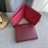 Kate spade
small I-zip bifold wallet
WLRU6253
cherry wood(610)