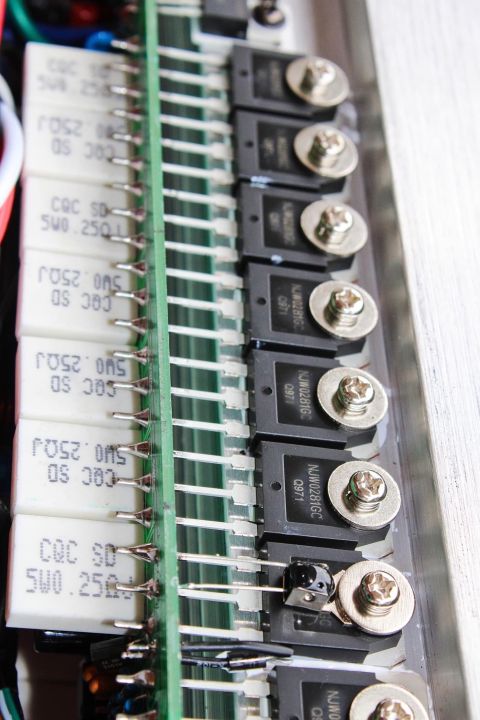 qsc-h4800-เพาเวอร์แอมป์-4-ch-รุ่นหม้อแปลงใหญ่-ขนาด-2u-กำลังวัตต์-800wx4โอห์ม-ระดับมืออาชีพ