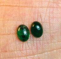 พลอยมรกตธรรมชาติหลังเบี้ย0.86ctsคู่5.5x4mm 0.86cts natural emerald cabochon gemstone 5.5x4mm pair