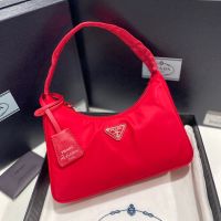 กระเป๋า PD NYLON HOBO BAG นิยมสวยมาก