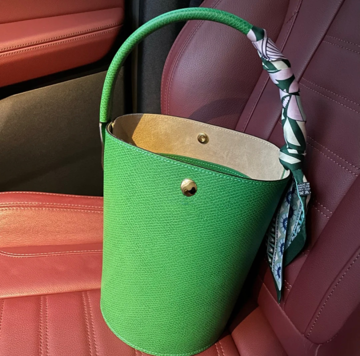 2022 New SpecialInterest Design LargeCapacity Bucket Bag Genuine