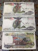 Indonesian banknote 1995, 20000 ropiah and 5000 rupiah each, 3 copies in total, in mint condition, lightly used.