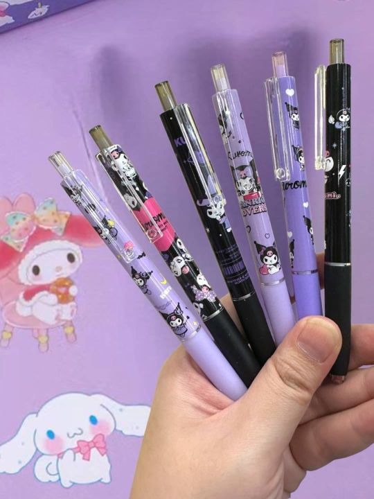 ปากกาเจลซาริโอ้-ปากกาเจลลายคุโรมิราคาด้ามล่ะ-35-บาท-ปากกาเจลหมึกน้ำเงิน-ปากกาเจล-ปากกาเขียนลื่น-ปากกาหมึกเจลสีเข้ม-ปากกาเจลลายการ์ตูน-ปากกาเจลพร้อมส่ง-ปากกาเจลลายน่ารักๆ-ปากกาเจลคละลาย-สินค้าพร้อมส่งจ