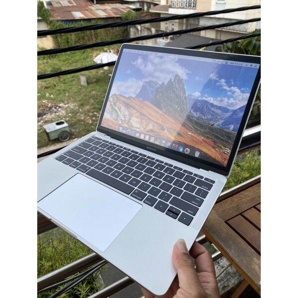 Lộ diện mô hình MacBook Pro với khay chứa bút cảm ứng