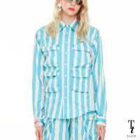 TandT - BRUNO Shirt STRIPED FLAP-POCKET DETAIL SHIRT เสื้อเชิ๊ตแขนยาวทรงหลวม ตกแต่งกระเป๋าชิ้นหน้า 4 ใบ ผ้าคอตต้อนลายทางสีฟ้า-ขาว