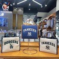 กระเป๋า mlb แคนวาส คลอใหม่ 
ขนาด กว้าง 9.5 นิ้ว สูง 7 นิ้ว สินค้าOutlet?%