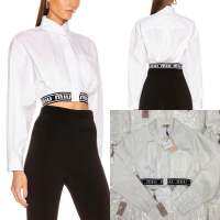 Mimi crop shirt? (370฿ฟรีส่ง) เสื้อเชิ้ตครอปแบรนด์ดัง ดีเทลต่อแผ่นยางทอแบรนด์ จั๊มที่เอว น่ารักมาก ผ้าเนื้อดี ไม่แข็ง ทรงสวยเบสิค งานเนี๊ยบ ดูแพง