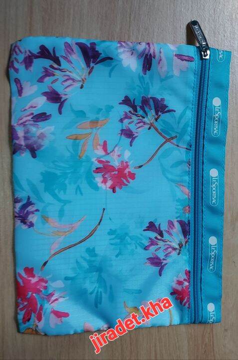 กระเป๋าผ้า-lesportsac-สีฟ้าสดใส-ขนาดกระเป่า-28-21-cm-มีซิปรูดปิดเปิด-บรรจุในแพ็คเก็ต-เป็นสินค้าใหม่-คัดมาจากโกดังสินค้าญี่ปุ่น