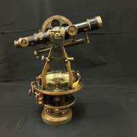 กล้องไลน์โบราณ  Vintage Theodolite กล้องสำรวจ ยุคสมัยรัชกาลที่ ๕  ผลิตจากโลหะบรอนซ์  ทองแดงผสมสังกะสี  ตกแต่งห้องทำงาน ควรค่าต่อการสะสมของนักสำรวจ