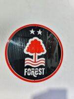 โลโก้ฟอเรสต์ nottingham forest ขนาดสเกล 30 * 30 เซนติเมตร หนา 2.5 มิลน้ำหนัก 1.2 กิโลกรัม เหล็กตัดเลเซอร์แบบแขวนติดผนัง พ่นสี 2K สีพ่นรถยนต์ภายนอกสวยเงาคงทนไม่ลอกไม่ร่อนไม่เป็นสนิมติดตั้งได้ทั้งภายนอกภายในอาคารบ้านเรือนทนแดดทนฝน