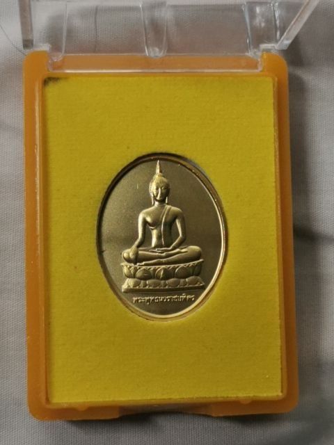 เหรียญพระพุทธนวราชบพิตร-ภปร-ร-พ-จุฬา-สภากาชาดไทย-พ-ศ-2529-สภาพสมบูรณ์-พร้อมกล่อง