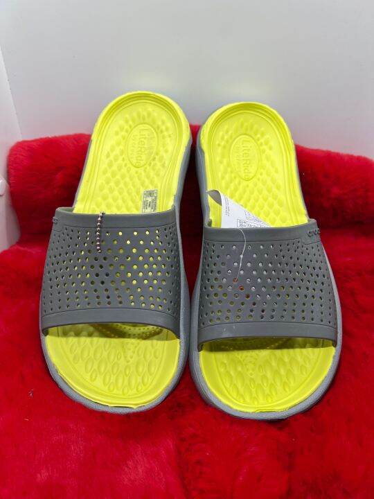 crocs-รองเท้าเตะ-แบบสวม-ใส่สบายนิ่มดีขายราคาถูกลดลง-80-จากในล้านเลยของขายจริงจากในร้านจริงของมีพร้อมส่งจ้าลูกค้าต้องการสั่งซื้ออยู่ในร้านเลย