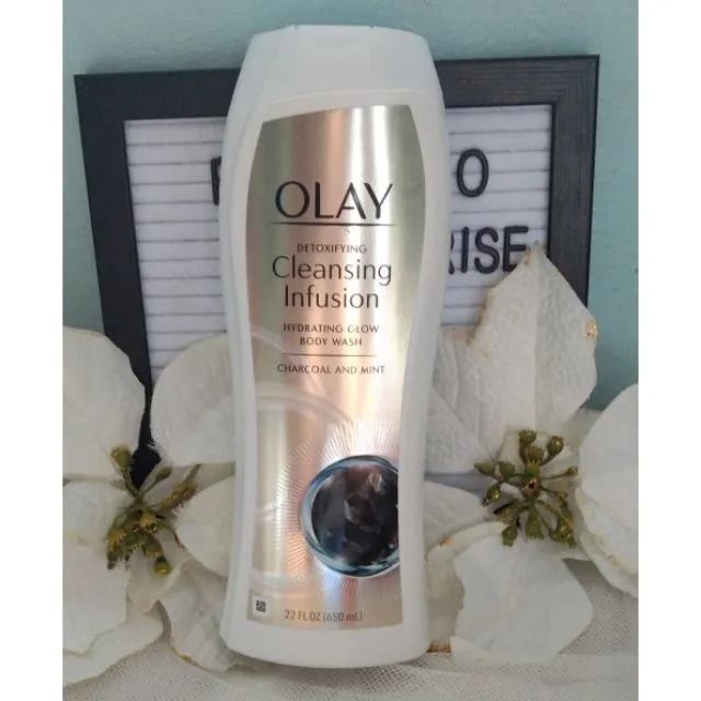 OLAY Detoxifying Cleansing Infusion (650ml) Hydrating Glow Body Wash