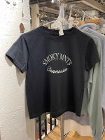 เสื้อทีเชิ้ตแขนสั้น BM คอกลมพิมพ์ลายตัวอักษร Smoky mnts คอตตอนแท้สไตล์อเมริกันแบบใหม่จากเว็บไซต์ทางการของ BM เสื้อย้อนยุคผู้หญิง