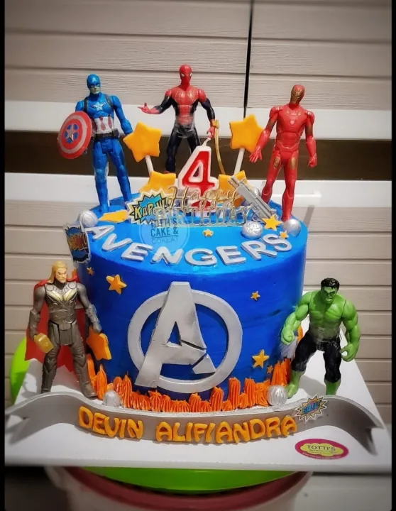 KUE ULANG TAHUN COKLAT BUAH BUAHAN BOLU KARAKTER AVENGERS CAKE COKLAT