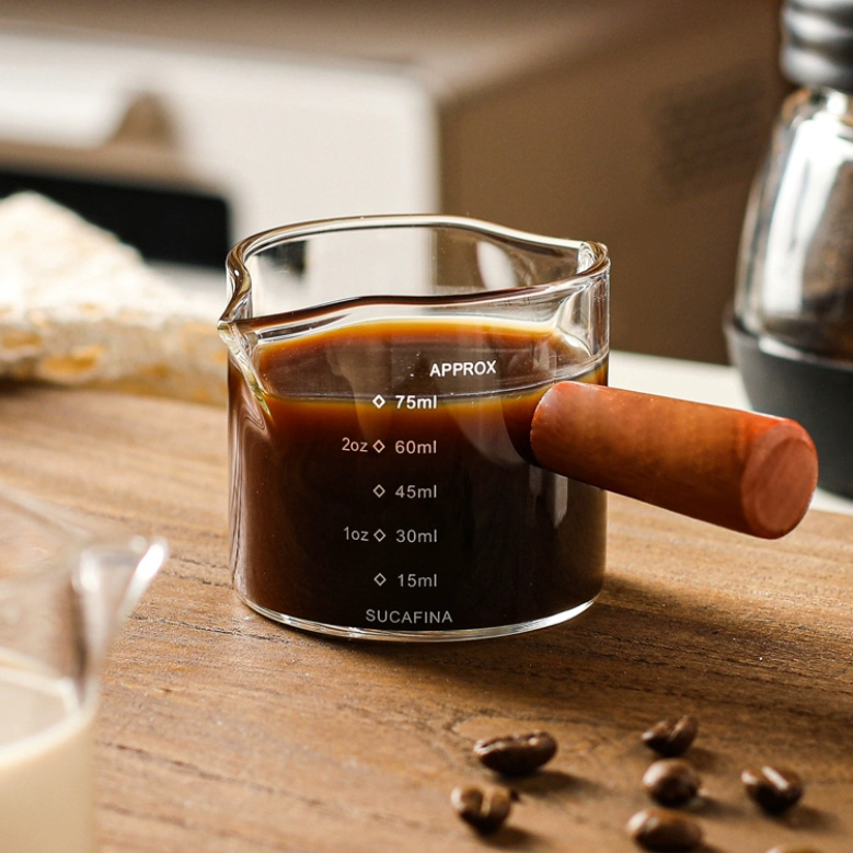 แก้วชงกาแฟ แก้วตวงนม แก้วตวงกาแฟปากคู่ด้ามไม้ ถ้วยตวง แก้วตวงสองปาก พร้อมด้ามจับไม้ขนาดเล็ก ด้ามจับไม้ สำหรับใช้ในบ้าน Espresso cup ขนาด75ML