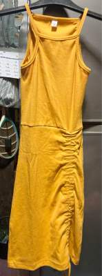 เสื้อผ้ามือ2 ชุดเดรส สีเหลืองสายเดี่ยว ผูกเชือก s สภาพ 80%