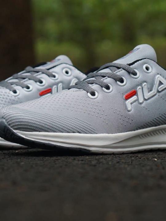 Jual Sepatu Sneakers Pria Fila Terbaru - Harga Promo Oktober 2023