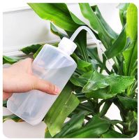 【CW】 1 Pcs Watering Pot 150/250/500/1000ml Curved Meat Transparent Bottle Spray Kettle