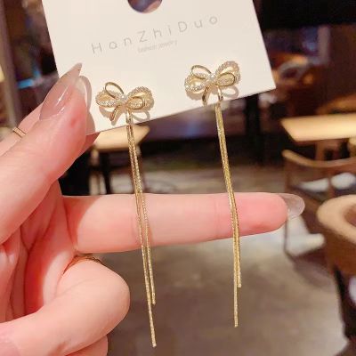 Fashion earrings ต่างหูแฟชั่น ต่างหูยาวลายดอกไม้ ต่างหูเงินแท้925 เวอร์ชั่นเกาหลีแฟชั่น Style รูปแบบใหม่ (สินค้าพร้อมจัดส่ง)