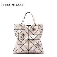 ◎⊕ กระเป๋า Issey Miyake กระเป๋า Issey 6-grid ใหม่ช่องเล็ก 6 ช่อง Lingge Tote กระเป๋าถืออเนกประสงค์ความจุขนาดใหญ่ที่เข้าคู่กัน